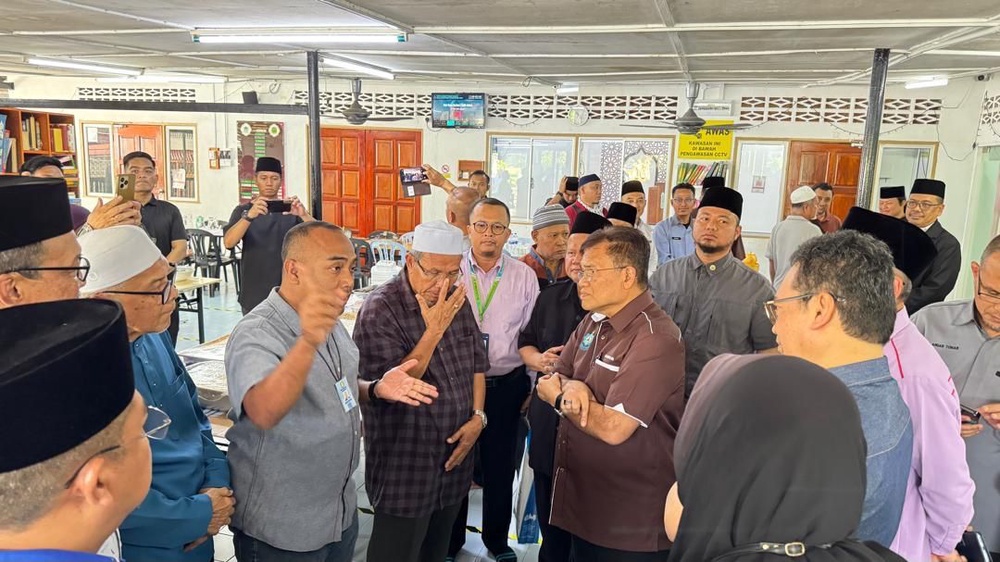 Image from: Pengerusi MAIS jumpa AJK Surau Taman Seraya, isu tular disiasat