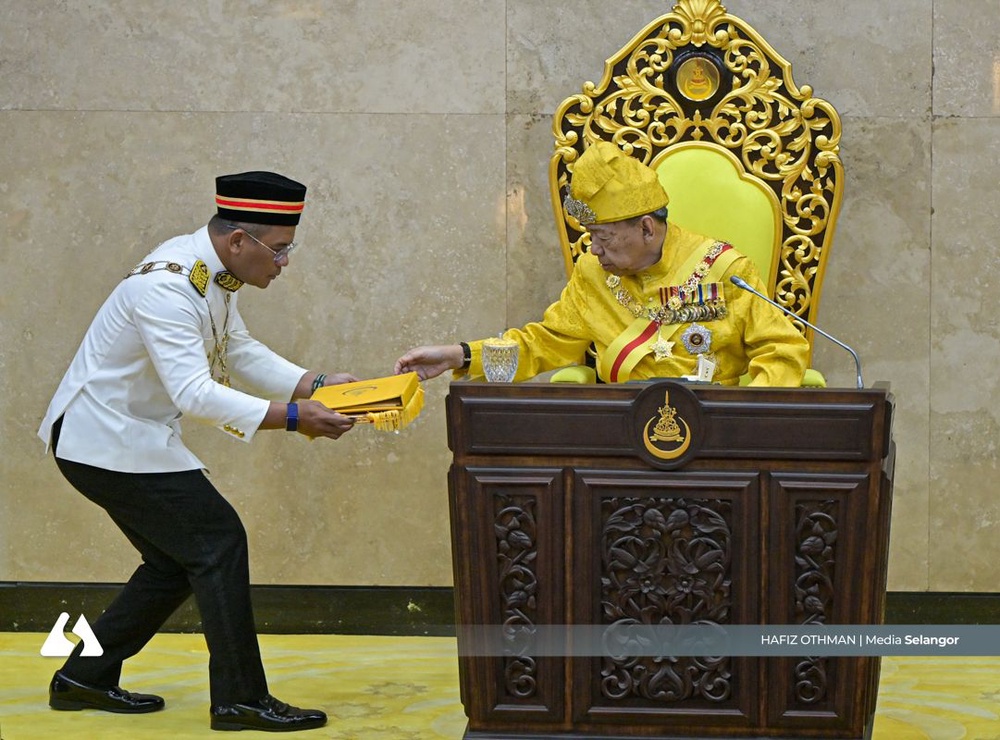 Image from: Selangor State Legislative Assembly opens with Royal ceremony graced by Sultan