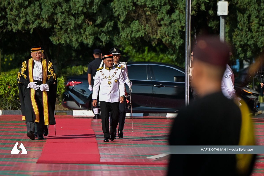 Image from: Selangor State Legislative Assembly opens with Royal ceremony graced by Sultan