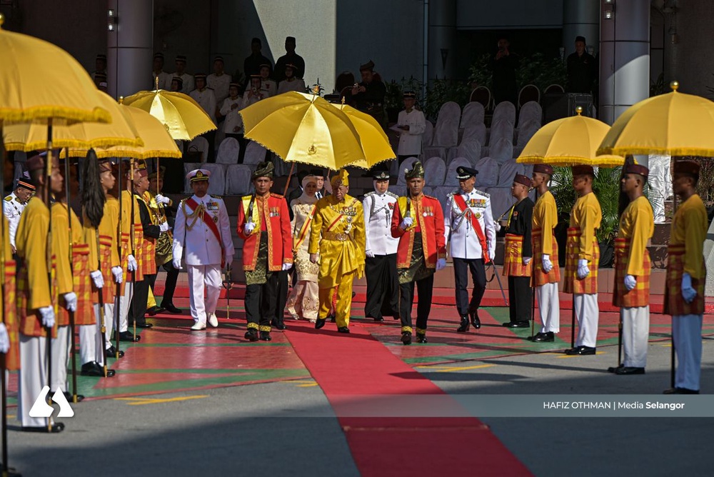 Image from: Selangor State Legislative Assembly opens with Royal ceremony graced by Sultan