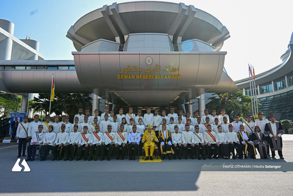 Image from: Selangor State Legislative Assembly opens with Royal ceremony graced by Sultan