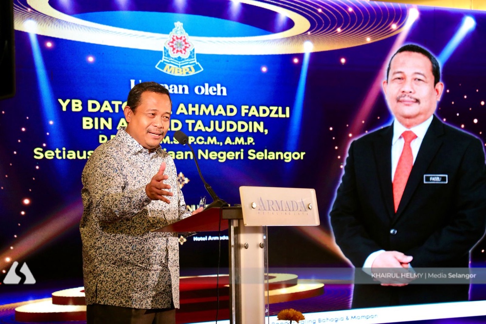 Image from: 149 warga MBPJ terima anugerah cemerlang, 25 pesara turut diraikan