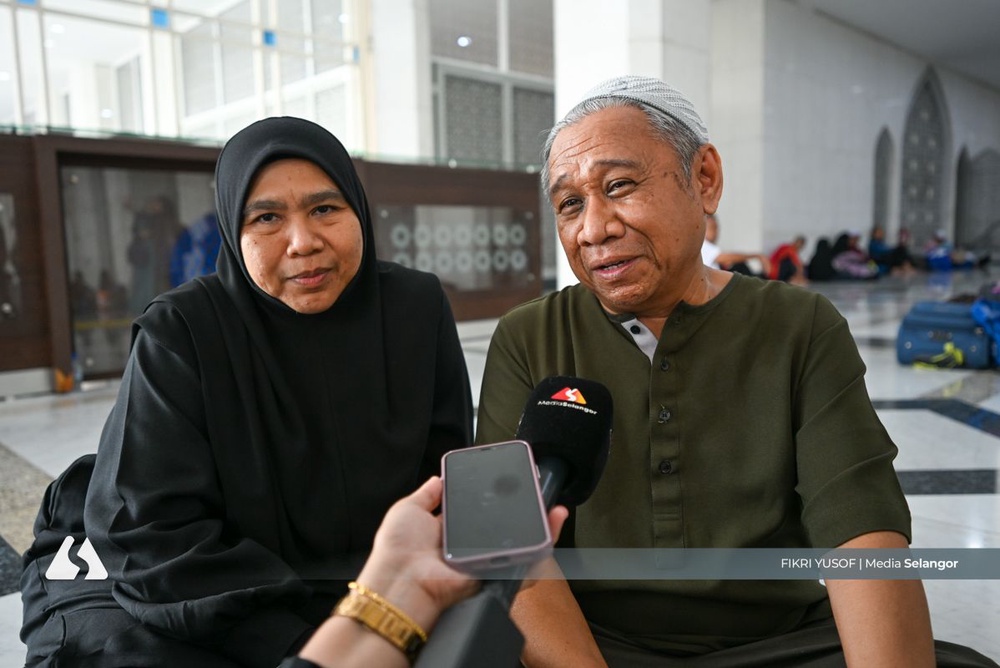 Image from: Simpanan duit raya sejak kecil, empat beradik tunai haji usia muda