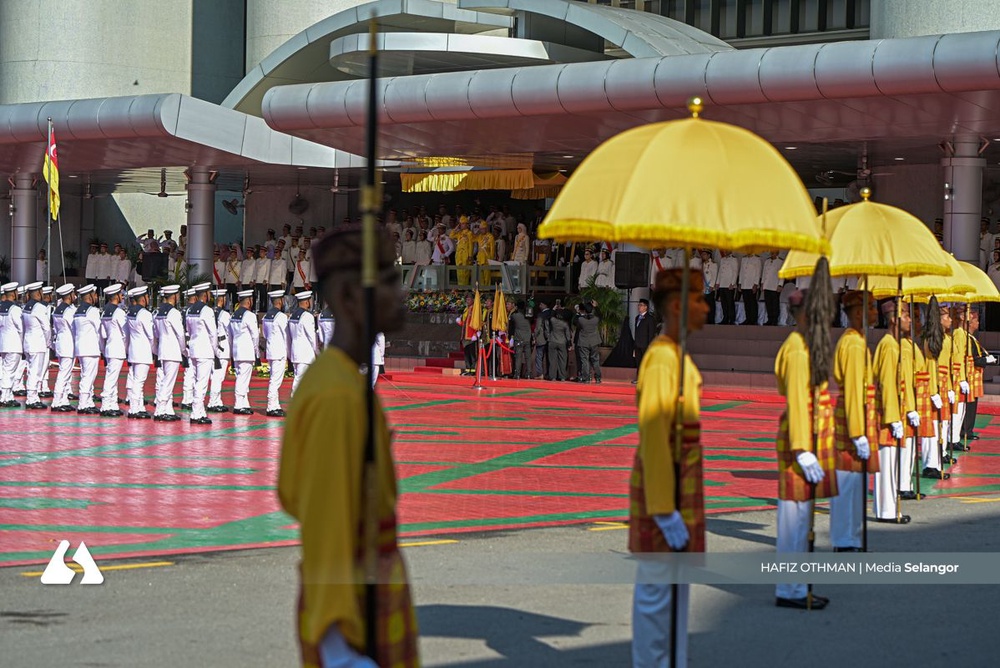 Image from: Selangor State Legislative Assembly opens with Royal ceremony graced by Sultan