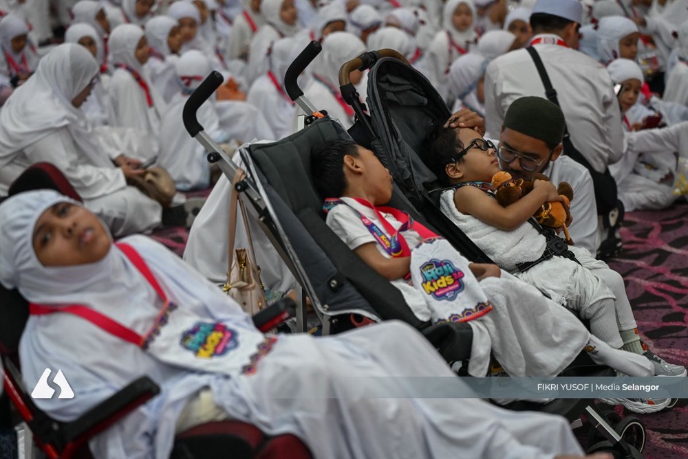 Image from: Putih ihram, polos jiwa cilik