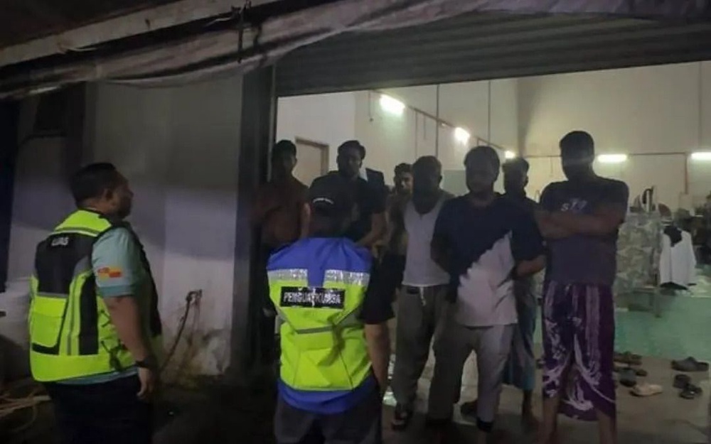 Image from: Aktiviti cuci pakaian di asrama pekerja punca Sungai Semenyih berbuih