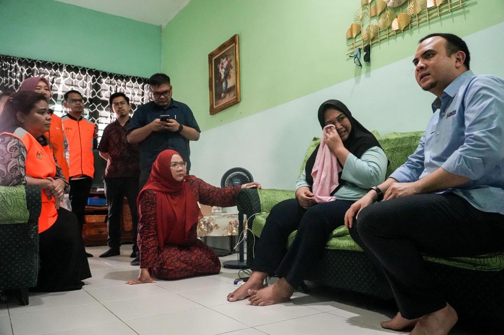 Image from: Ziarah MADANI: Pesakit kanser payudara tahap empat di Kuantan terima sumbangan PM