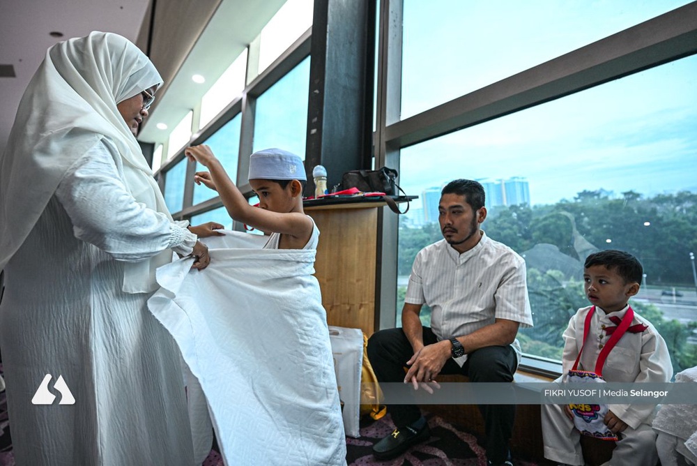 Image from: Putih ihram, polos jiwa cilik