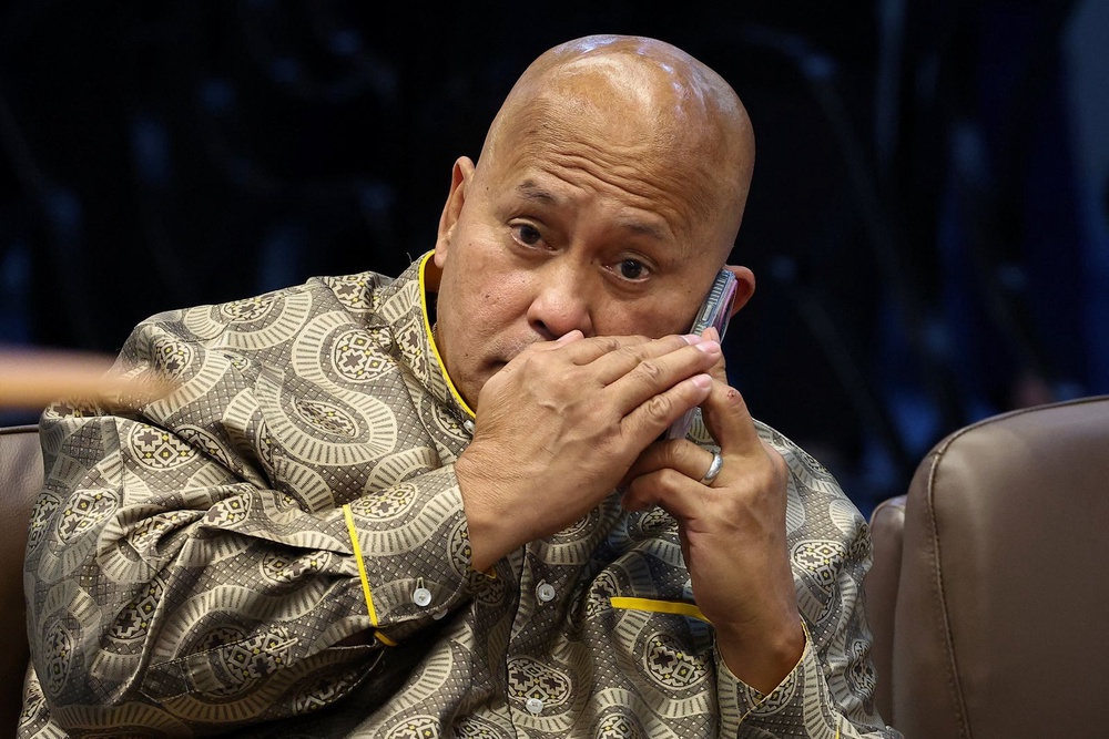 Image from: Philippine president calls emergency meeting after chaos, shooting at Senate