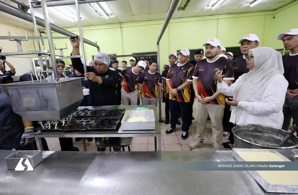 Image from: GRS 2.0 tour: Raja Muda visits Hulu Langat bahulu factory