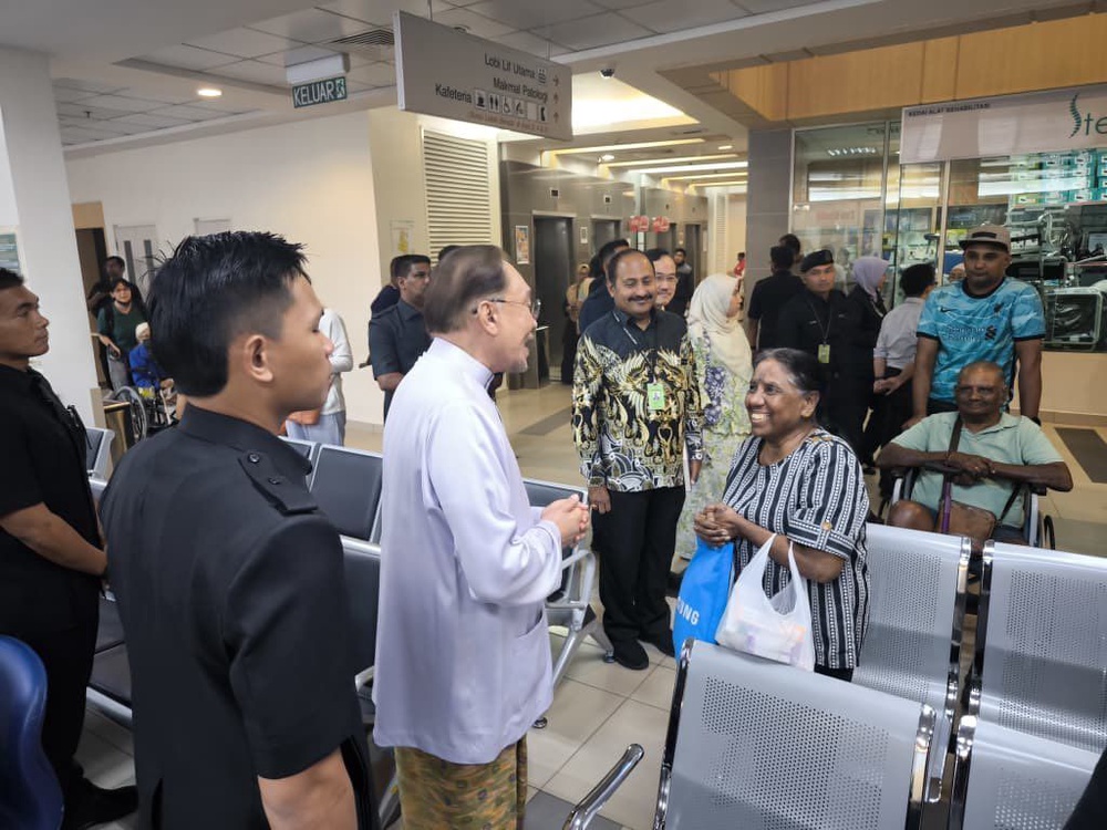 Image from: PM tinjau operasi HKL, santuni pesakit dan petugas kesihatan