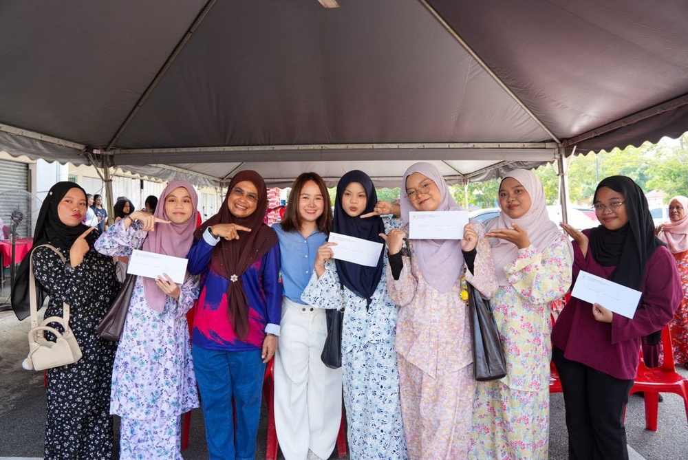 Image from: 80 pelajar cemerlang SPM DUN Kuala Kubu Baharu terima insentif RM16,000