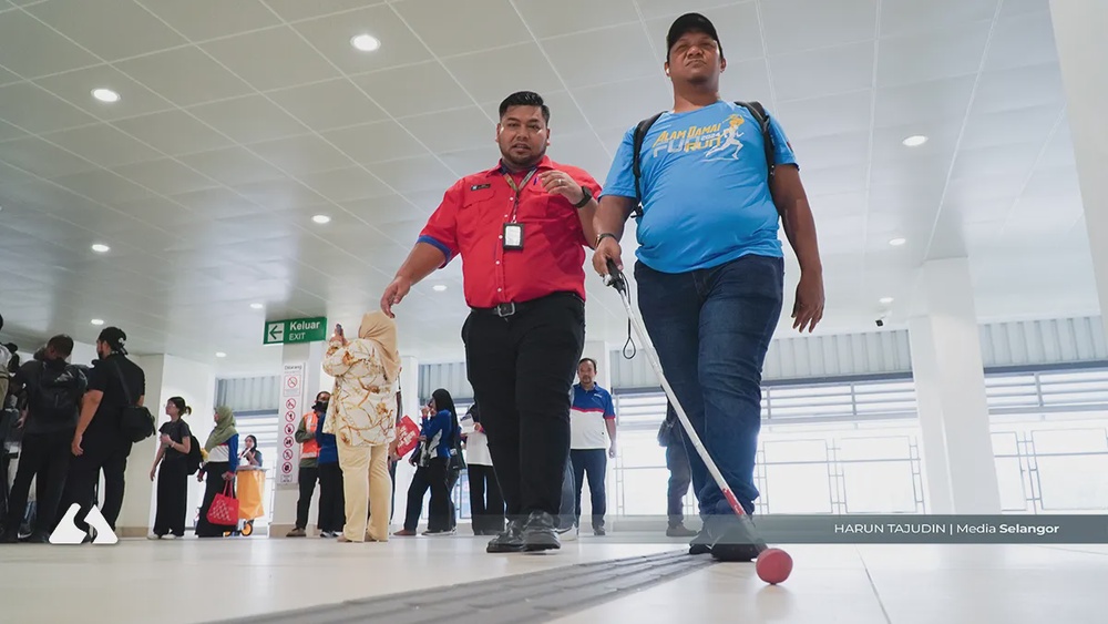 Image from: Prasarana sasar 10,000 penumpang LRT3 hari pertama operasi