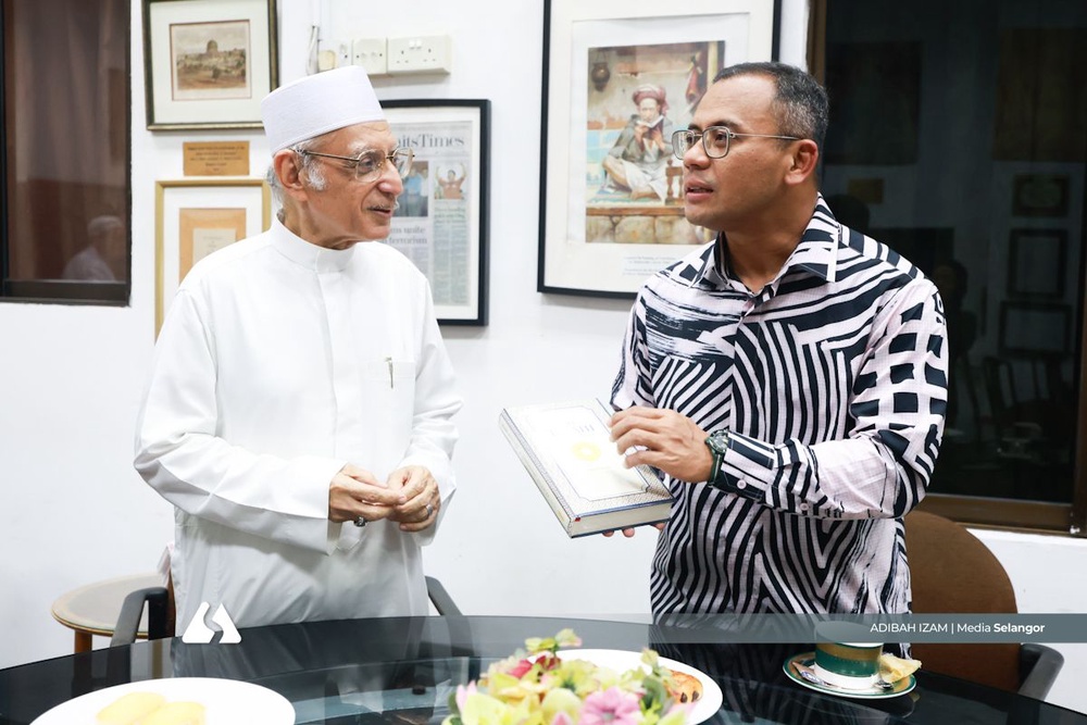 Image from: MB lawat Masjid Ba’alwie, kagum manuskrip al-Quran berusia 600 tahun