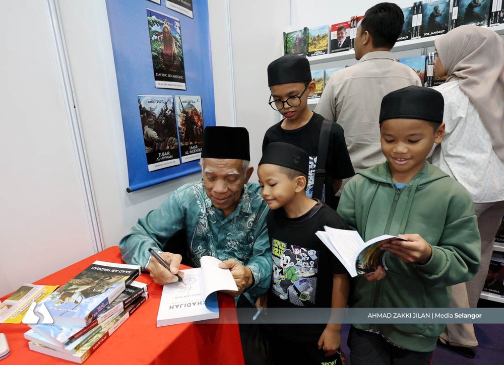 Image from: Generasi digital masih ‘ulat buku’