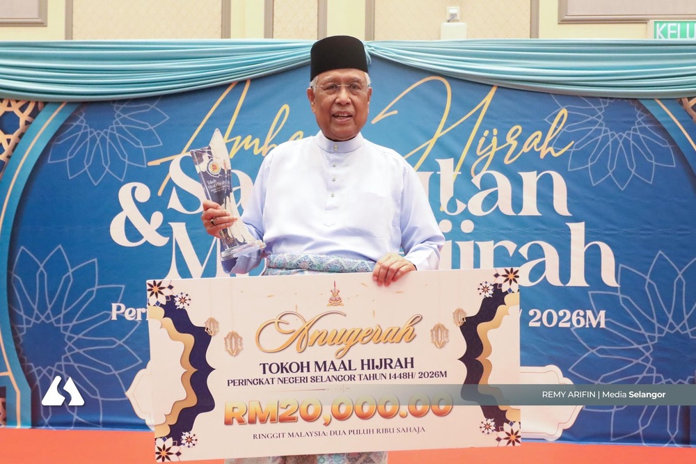 Image from: Abdul Aziz dipilih Tokoh Maal Hijrah Selangor, antara pelopor pemakaian tudung dalam PDRM