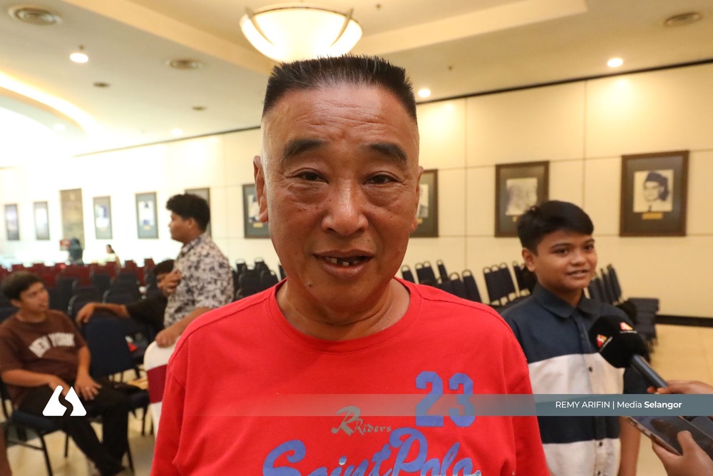 Image from: MySel: Penantian 15 tahun berakhir, bapa syukur tiga anak miliki kewarganegaraan
