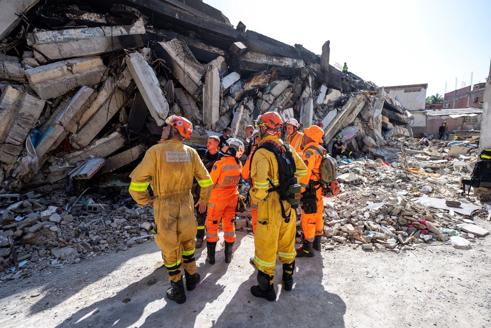 Image from: Security guard rescued from rubble a week after Venezuela quakes