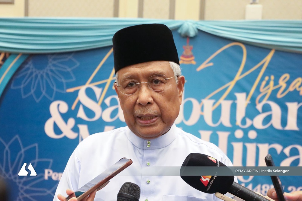 Image from: Abdul Aziz dipilih Tokoh Maal Hijrah Selangor, antara pelopor pemakaian tudung dalam PDRM