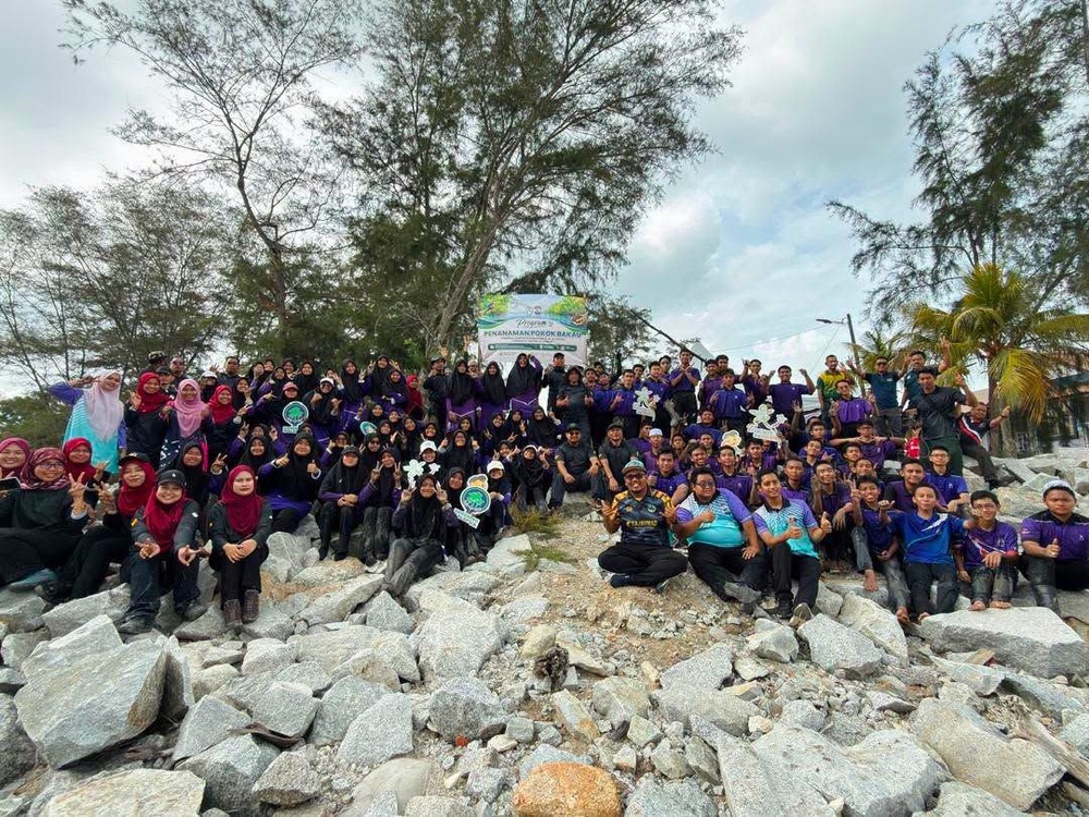 Image from: Kempen 11 Juta Pokok: 1,000 pokok bakau ditanam di Hutan Simpan Kuala Bernam