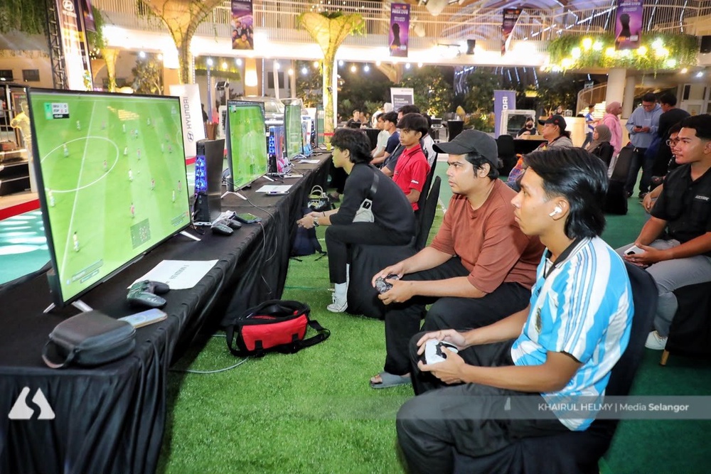 Image from: Ribuan meriahkan Final Piala Dunia di Aneka Walk
