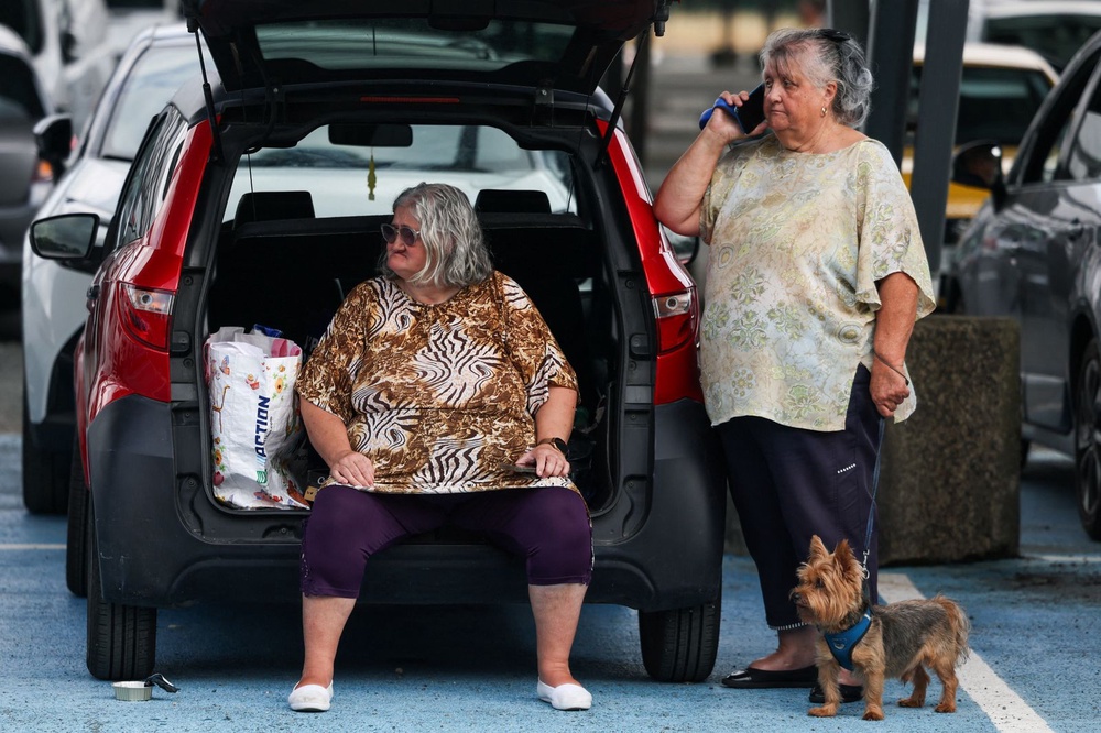 Image from: Wildfires threaten Bordeaux as France, Spain battle blazes