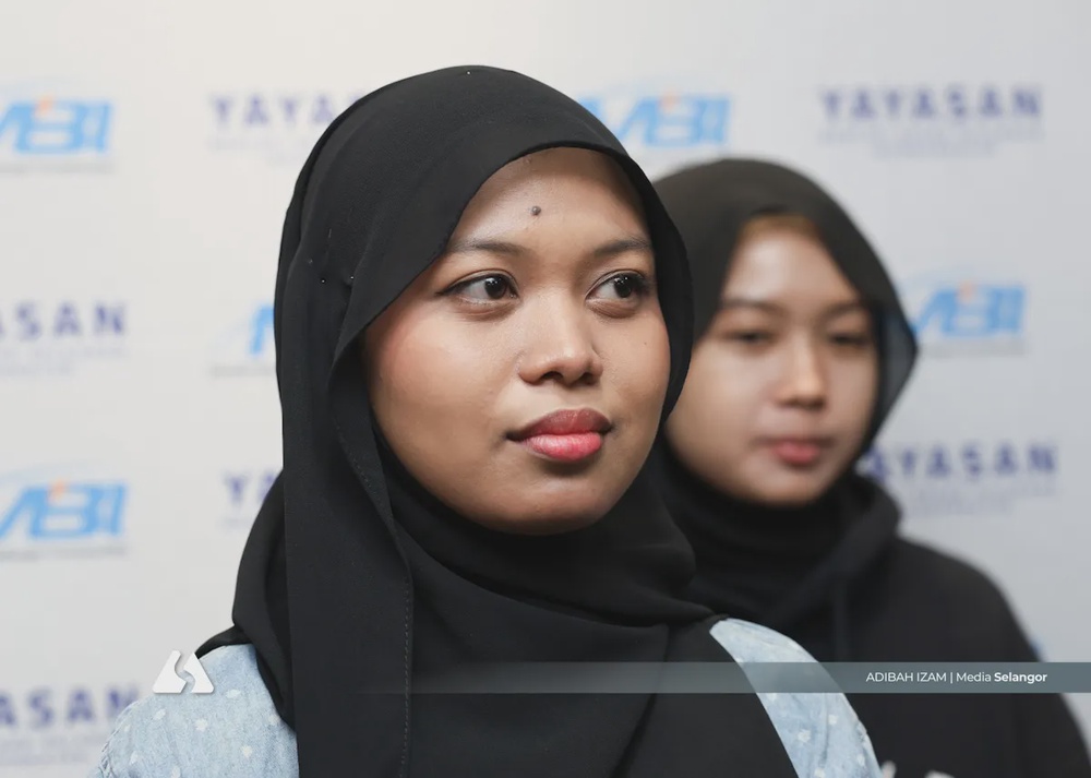 Image from: Yayasan MBI sumbang komputer riba, Internet percuma bantu mahasiswa