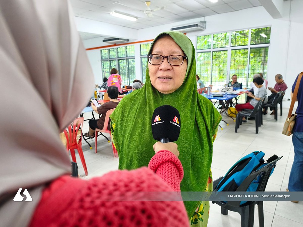 Image from: Kelas telefon pintar rapatkan jurang warga emas, orang muda