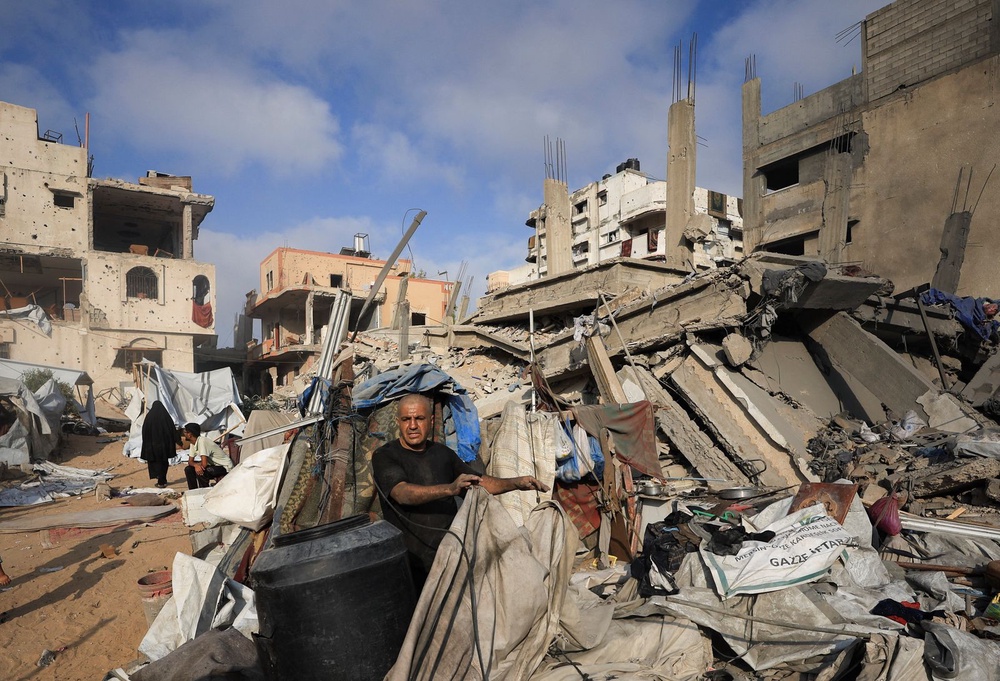 Image from: Israeli strikes kill four in Gaza amid new ceasefire push