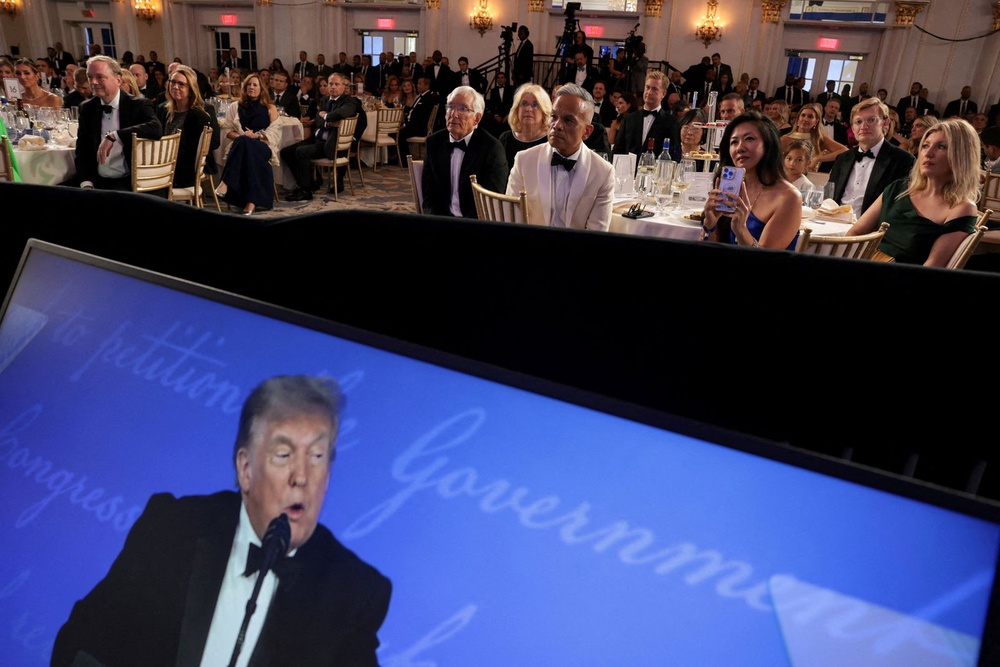 Image from: Trump mixes jokes with barbs at press freedom dinner