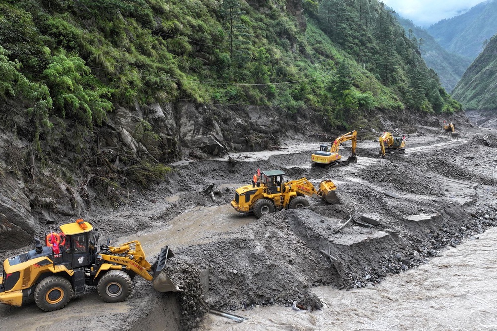 Image from: Nepal, China resume flood rescue after lake threat eases, death toll tops 500