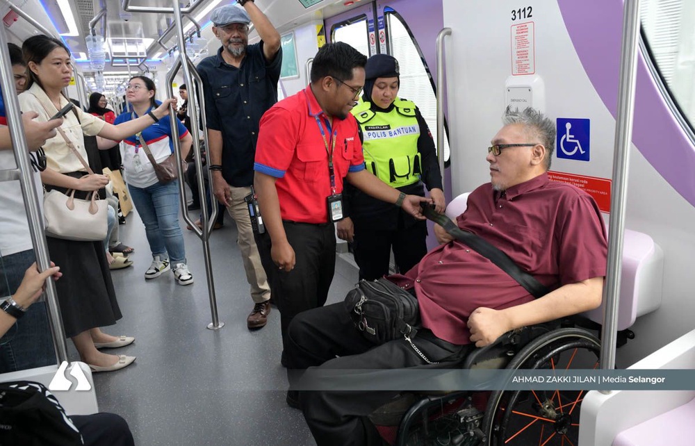 Image from: Pengguna OKU puji aksesibiliti LRT3, mahu kemudahan diperluas