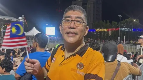 Image from: Aksi terjun 4,500 kaki VAT 69 curi tumpuan pengunjung Stadium Kajang