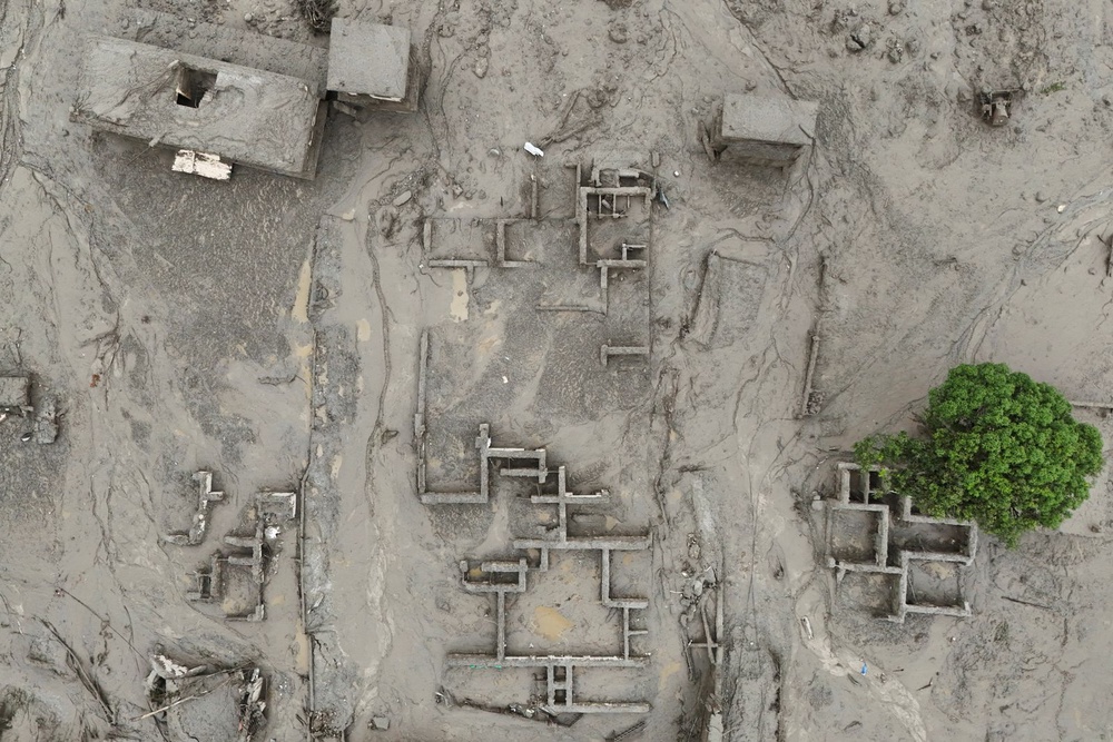 Image from: Nepal, China resume flood rescue after lake threat eases, death toll tops 500