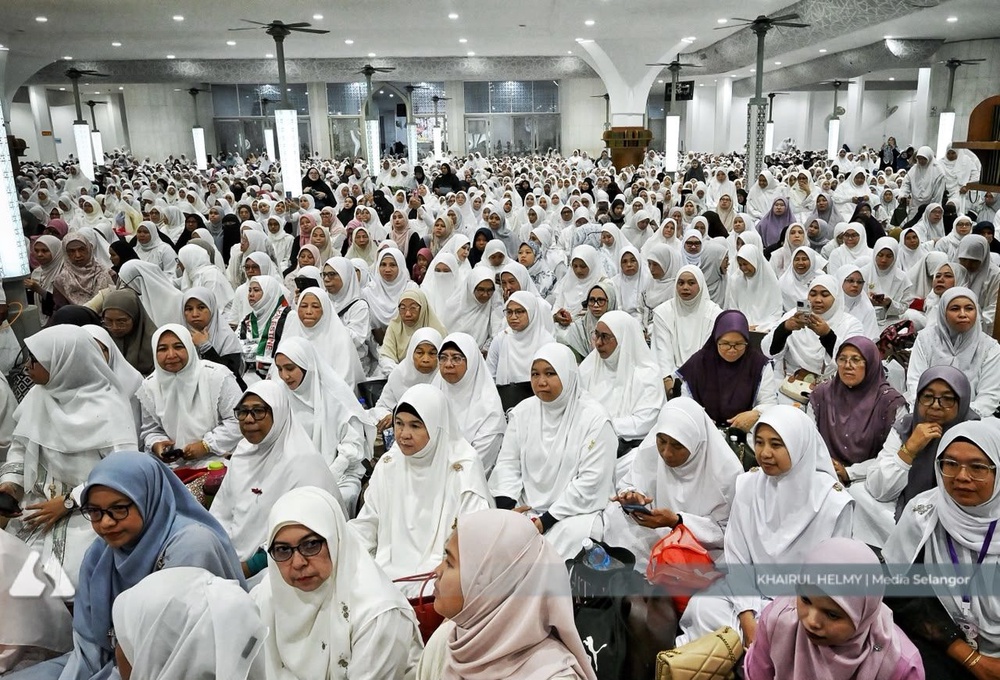 Image from: Majlis 10,000 Wanita Selangor Berselawat perkukuh ukhuwah, rohani