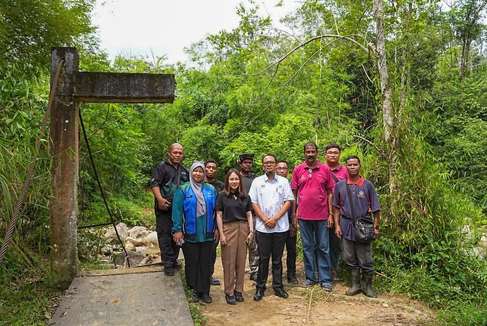 Image from: Jambatan besi uzur di Kampung Orang Asli Pertak bakal dibaik pulih