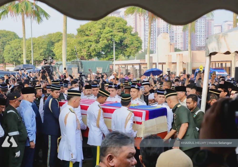 Image from: Penghormatan Terakhir Buat Tun Dr Siti Hasmah