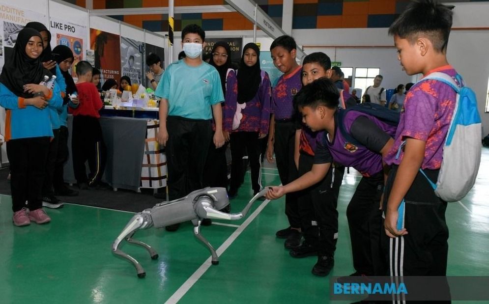 Image from: Move beyond exams and nurture your curiosity, Anwar tells students