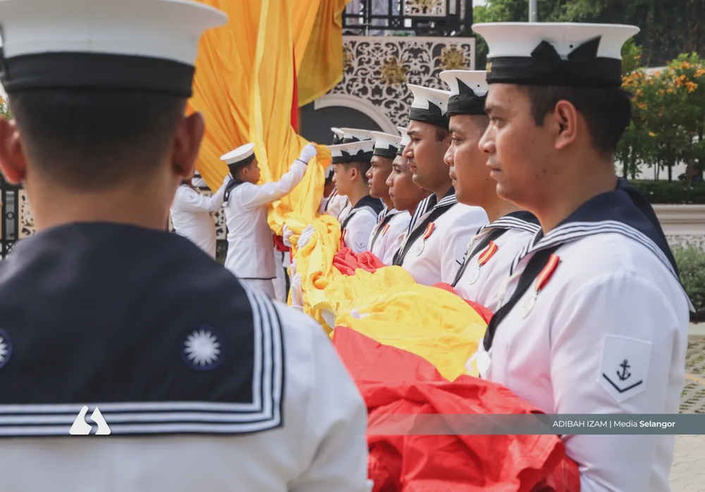Image from: Upacara Menurunkan Jalur Gemilang dan Mengibarkan Bendera Selangor