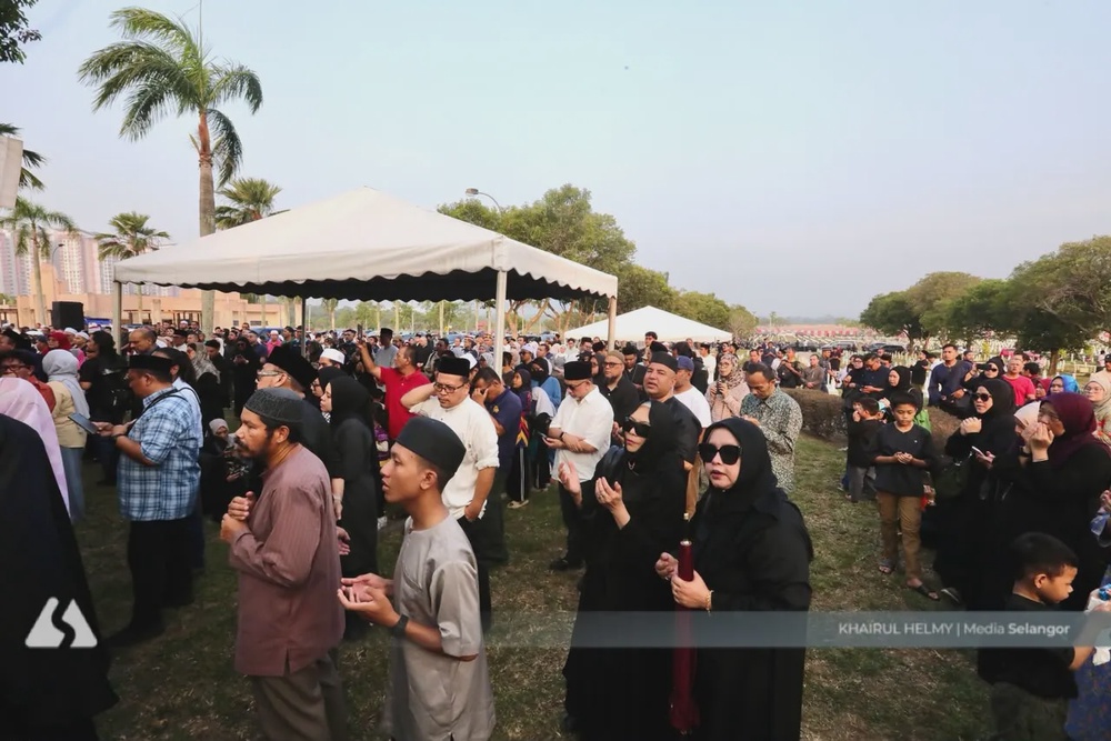 Image from: Penghormatan Terakhir Buat Tun Dr Siti Hasmah