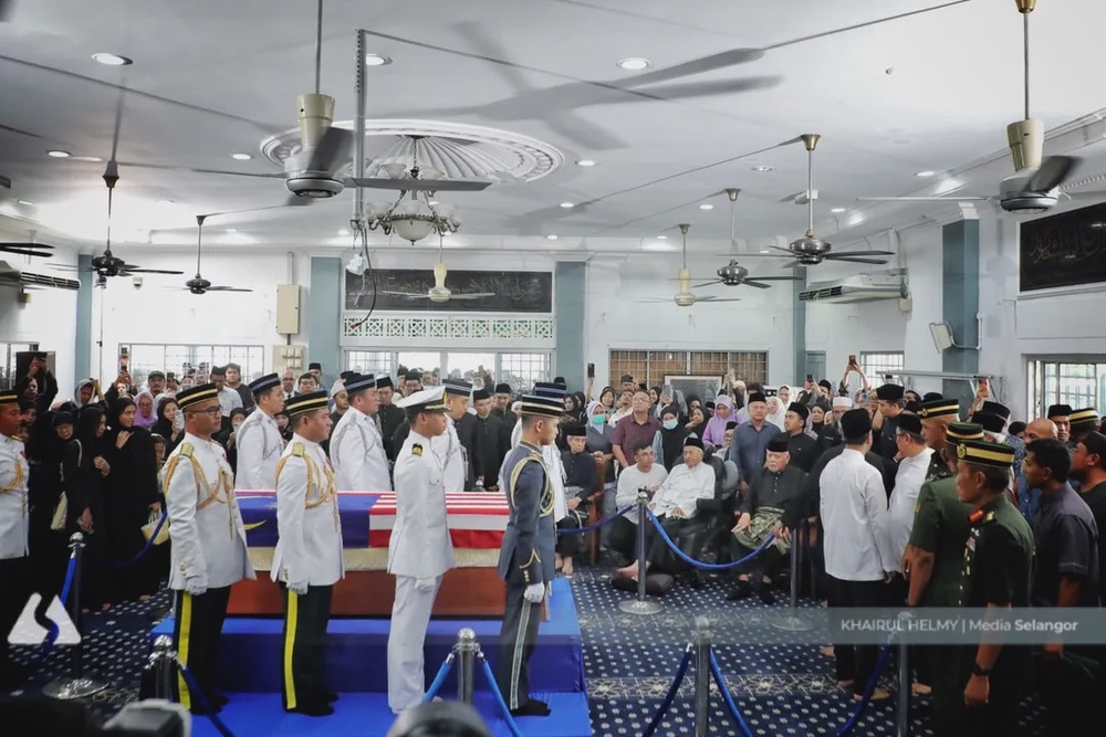Image from: Penghormatan Terakhir Buat Tun Dr Siti Hasmah