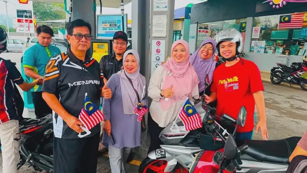 Image from: Lebih 100 penunggang terima petrol percuma, penduduk Hulu Kelang disantuni