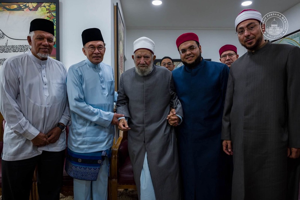 Image from: PM ziarah ulama al-Azhar, tekankan pentingnya pelihara tradisi ilmu turath