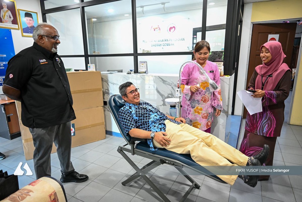 Image from: Yayasan MBI sumbang kerusi pergigian mudah alih di Gombak