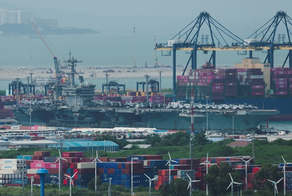 Image from: After 286 days at sea, USS Abraham Lincoln arrives in Thailand