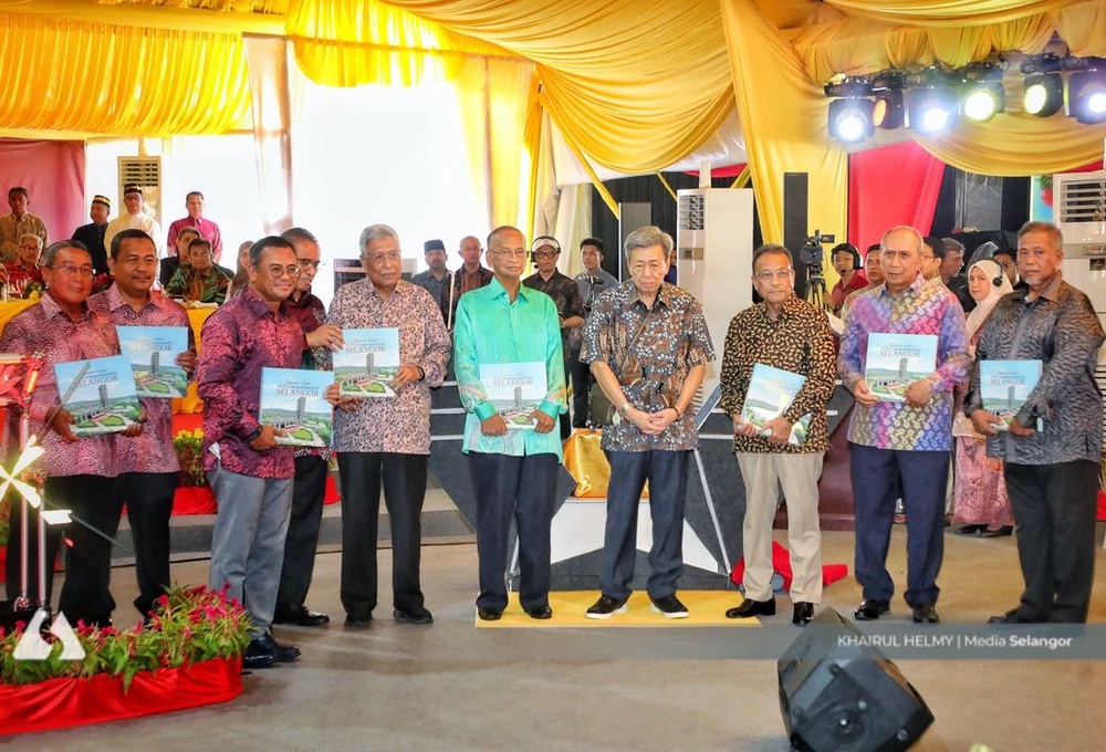 Image from: Sultan Selangor santuni pesara, pelabur, penjawat awam pada Jamuan Teh Diraja