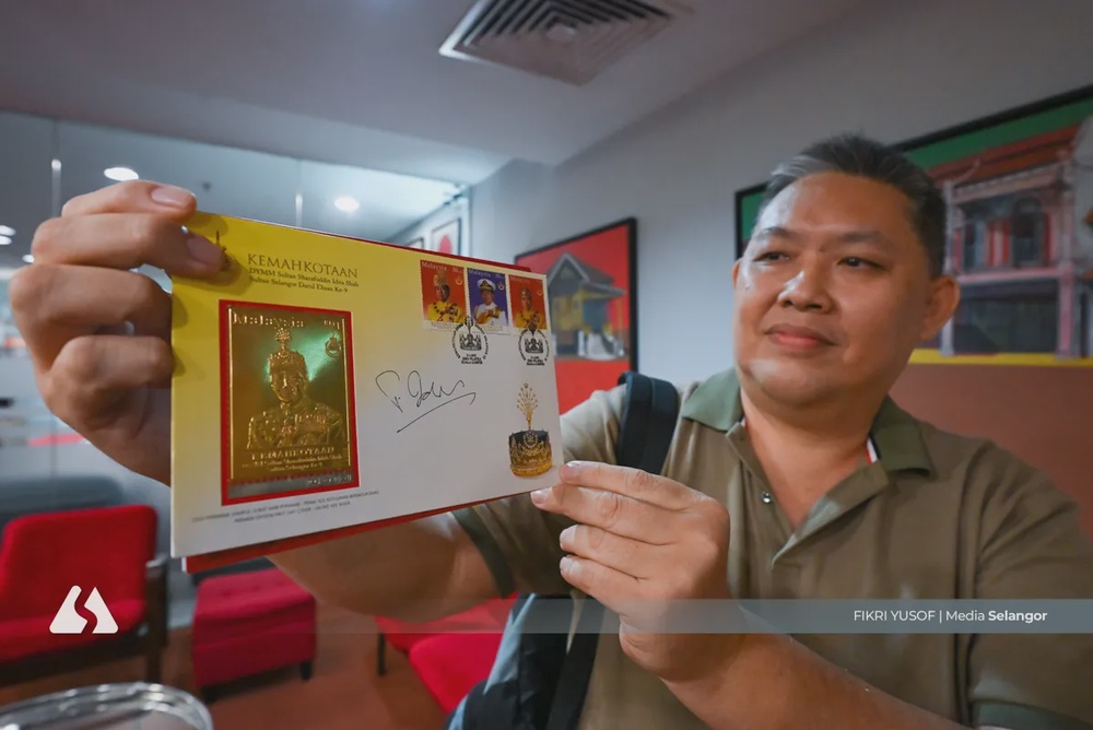 Image from: Sultan Selangor lancar buku, setem dan syiling khas sempena Jubli Perak