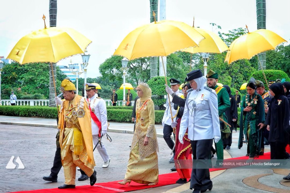 Image from: Istiadat penuh adat dan tradisi sempena Jubli Perak Sultan Selangor