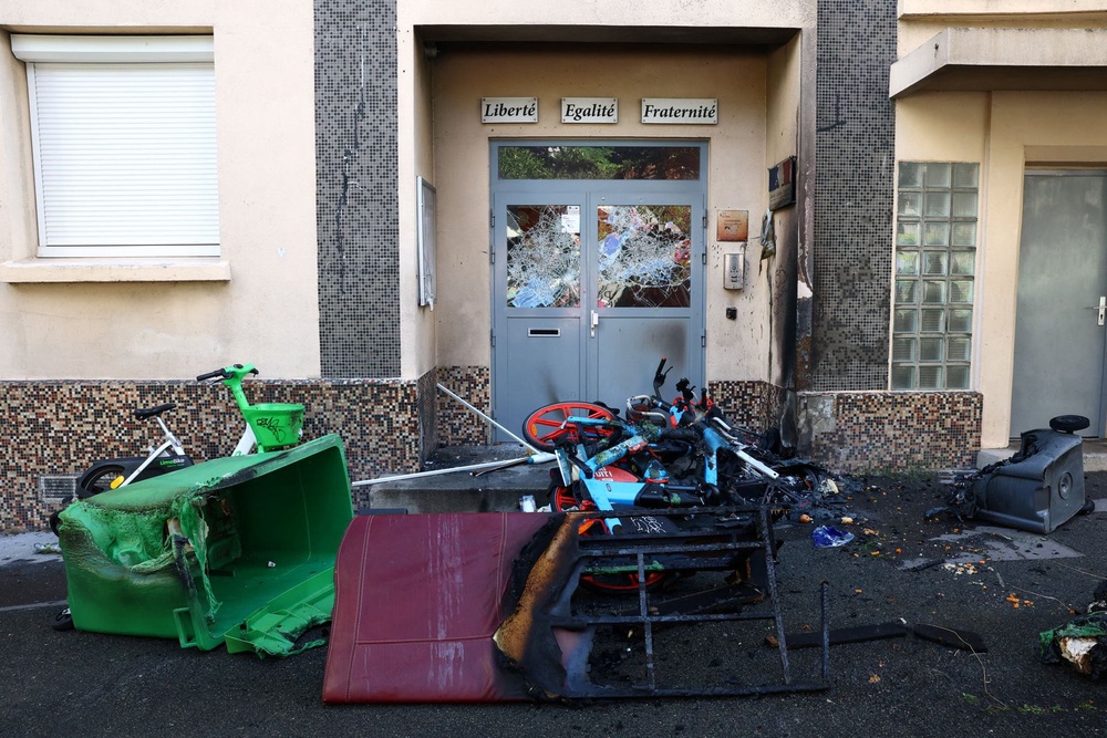 Image from: Hundreds of French schools stay closed ahead of nationwide day of student protests
