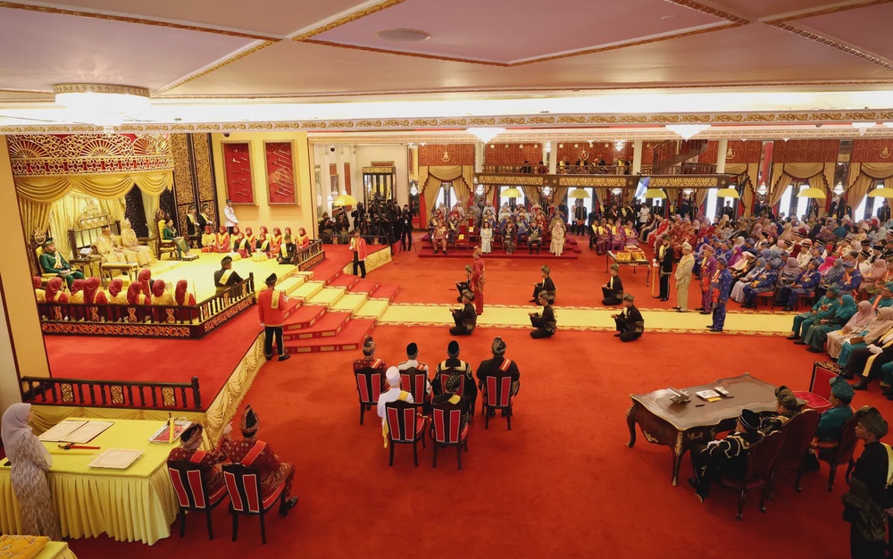 Image from: Istiadat penuh adat dan tradisi sempena Jubli Perak Sultan Selangor